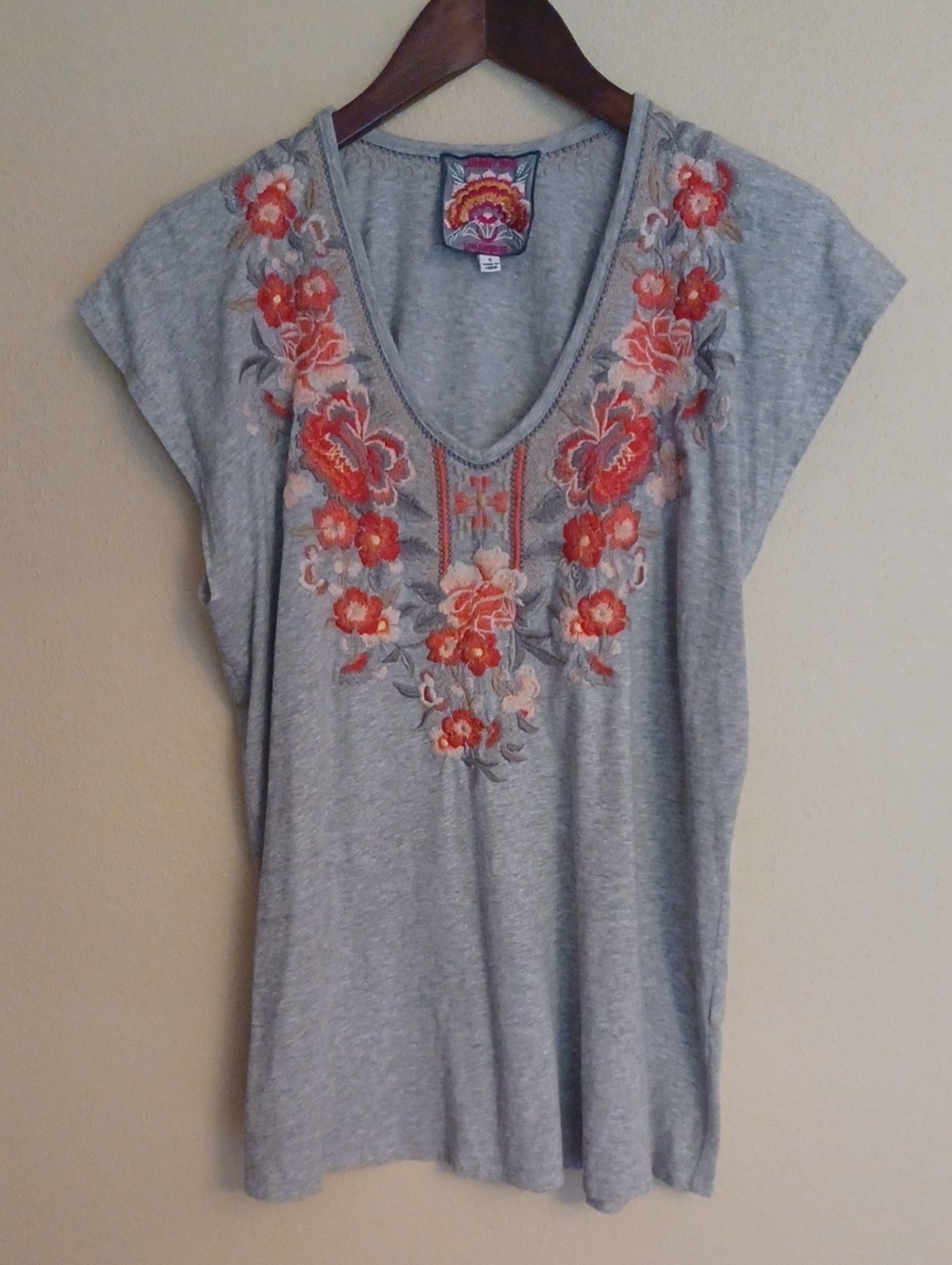 Johnny Was Embroidered Floral V Neck Short Sleeve Tunic Top Shirt SZ S Boho
